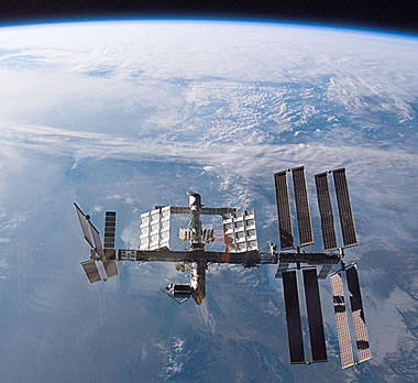 iss_sts122small.jpg
